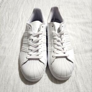 White shell-toed addidas